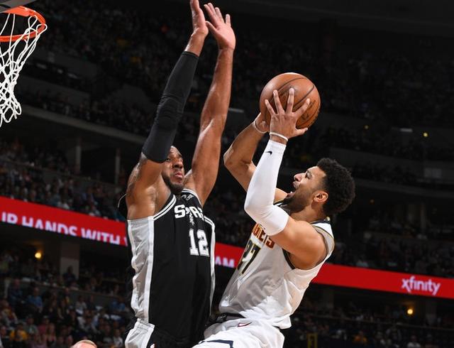  穆雷末节21分马刺逆转火箭  