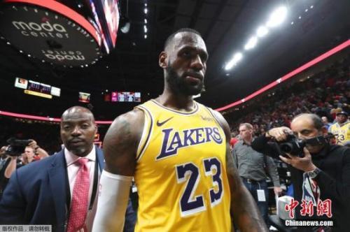  詹姆斯三双助力湖人逆转国王迎五连胜